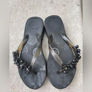 BCBG flip flop wedges size 7.5 black color